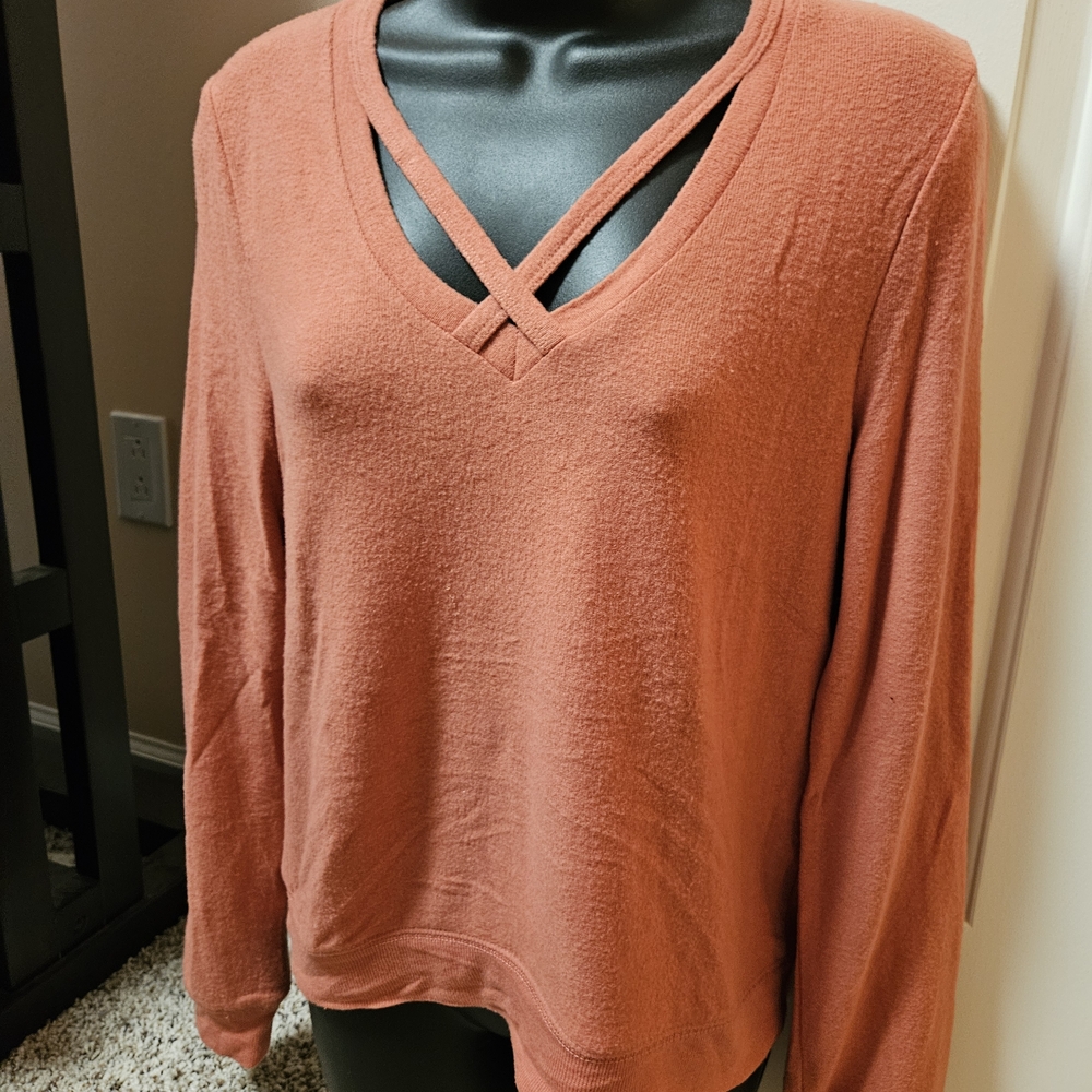 White Crow Rust Long Sleeve V-Neck Top - Picture 6 of 9